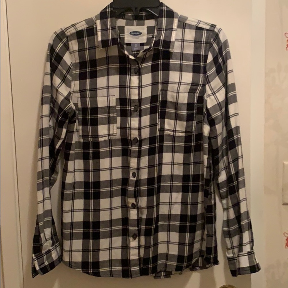 Black and white plaid long sleeve button down top.
